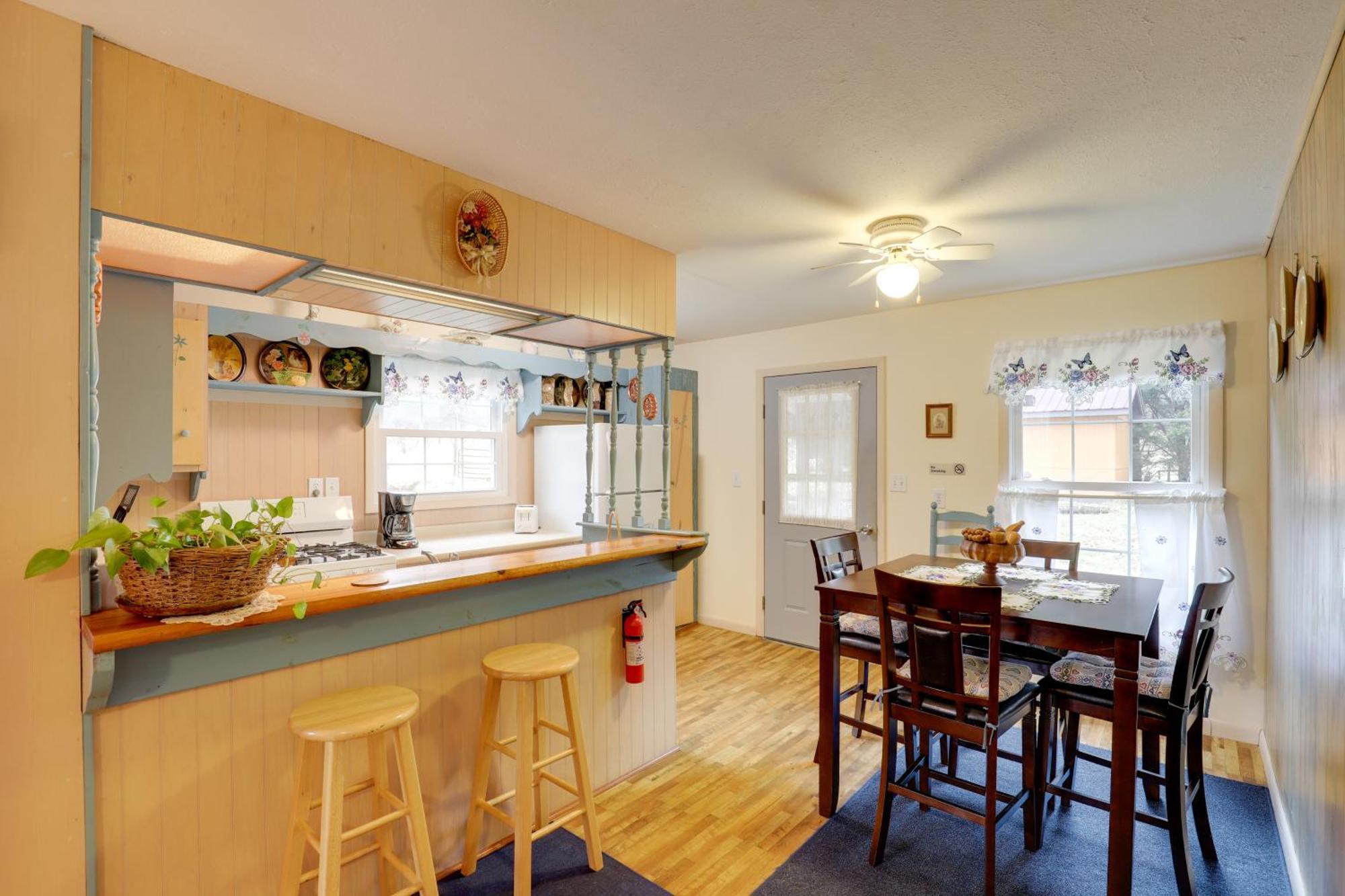Riverfront Hot Springs Cabin With Private Hot Tub! Exterior foto
