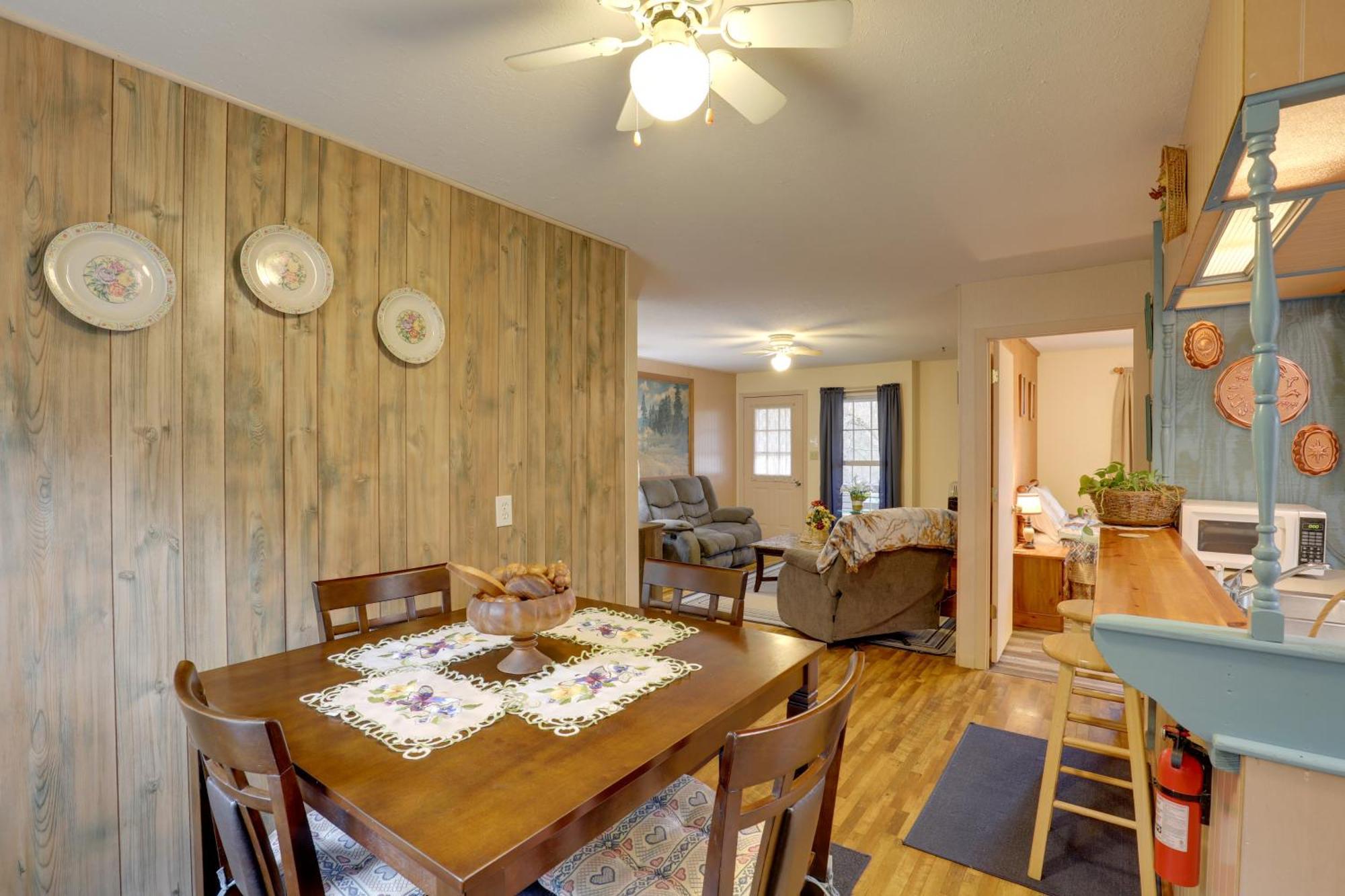 Riverfront Hot Springs Cabin With Private Hot Tub! Exterior foto