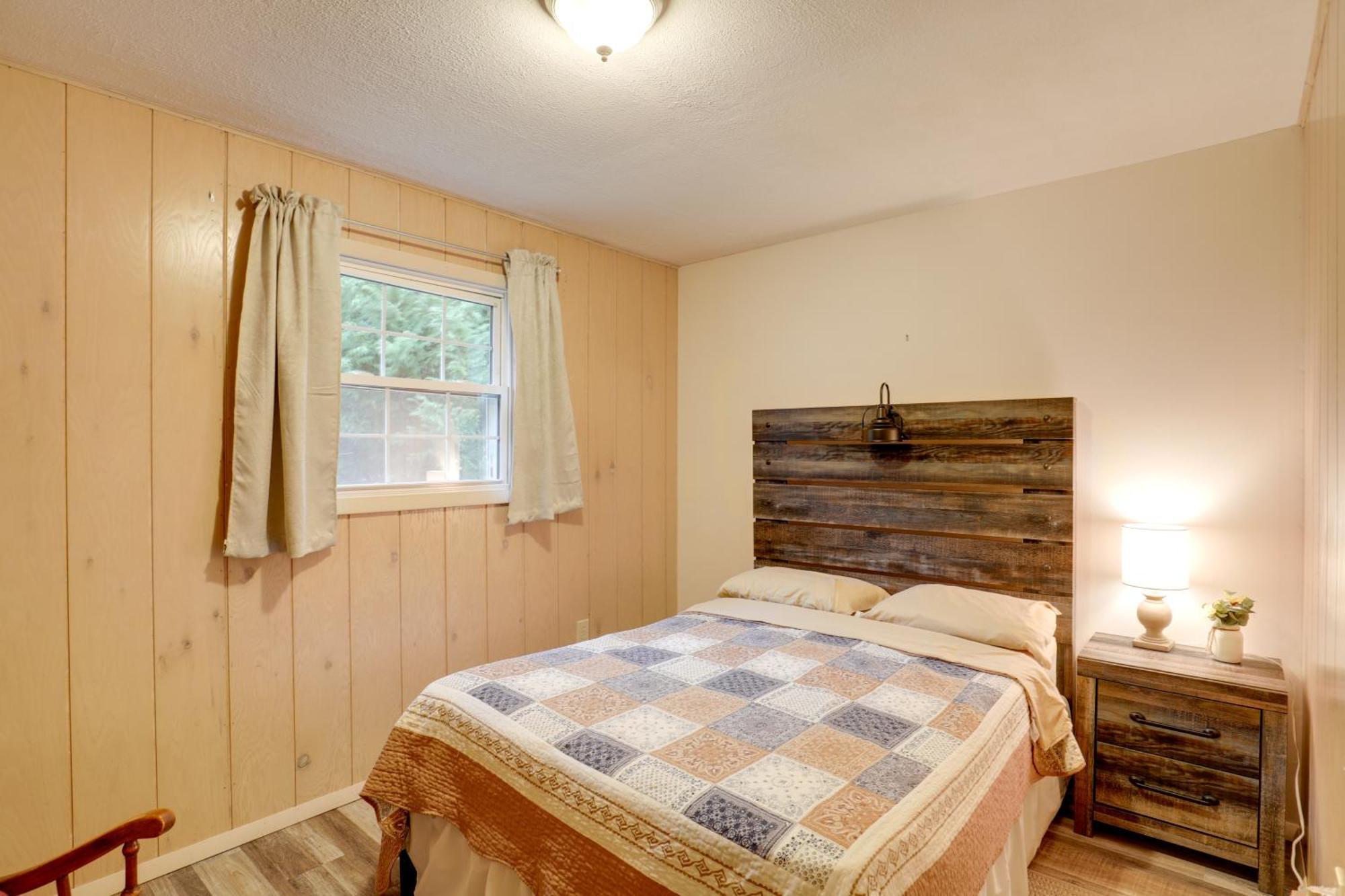 Riverfront Hot Springs Cabin With Private Hot Tub! Exterior foto