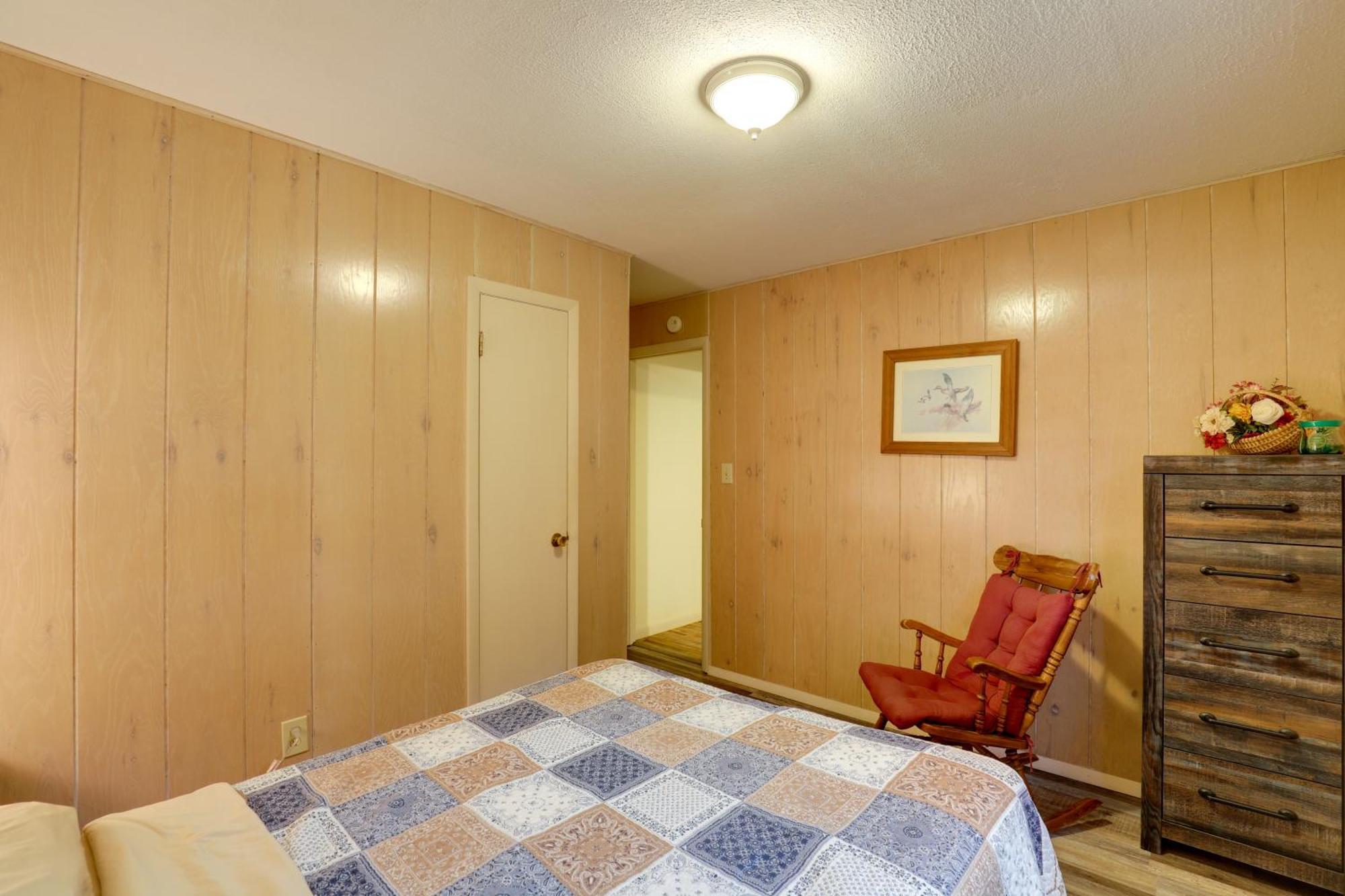 Riverfront Hot Springs Cabin With Private Hot Tub! Exterior foto