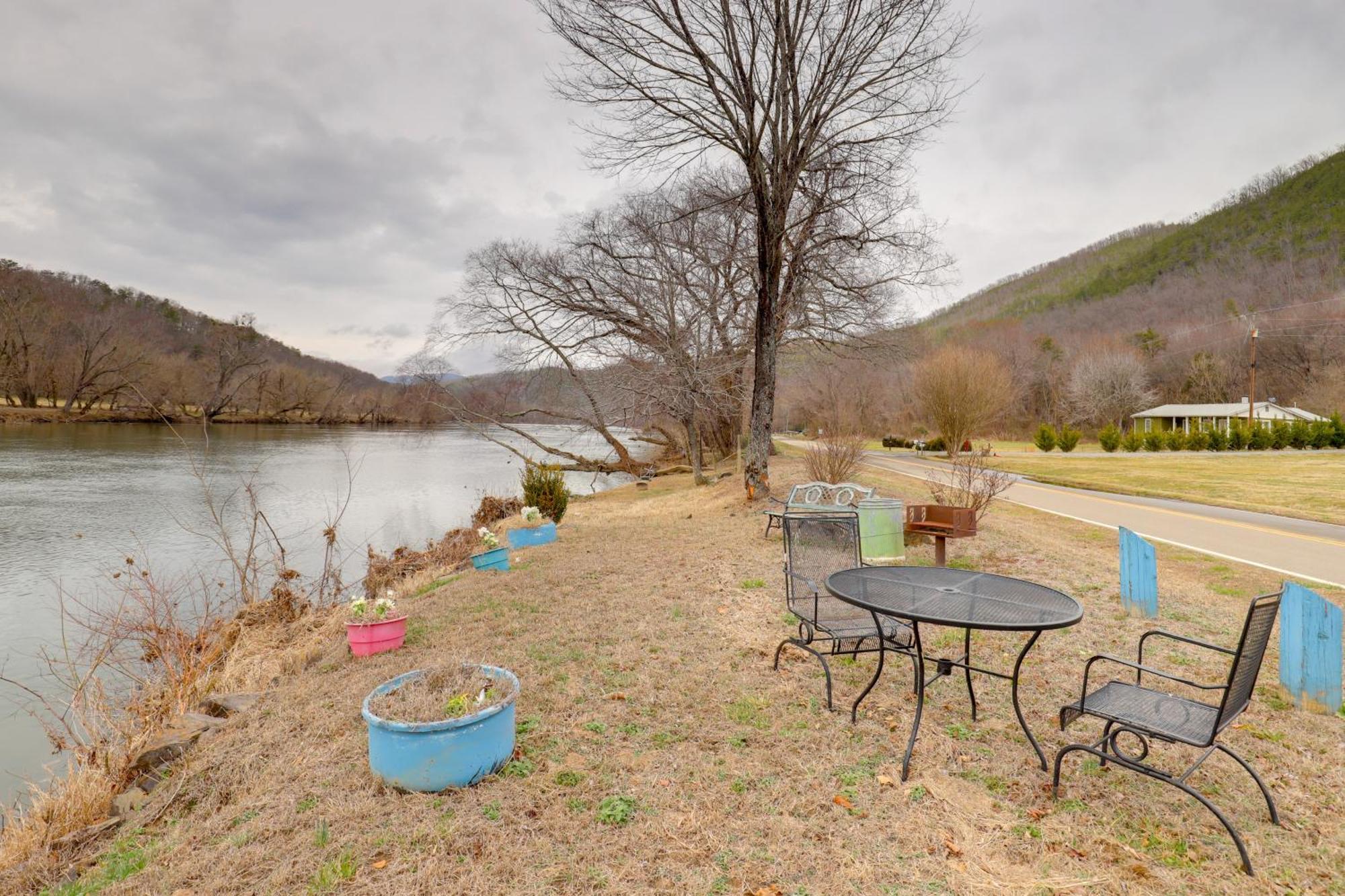 Riverfront Hot Springs Cabin With Private Hot Tub! Exterior foto