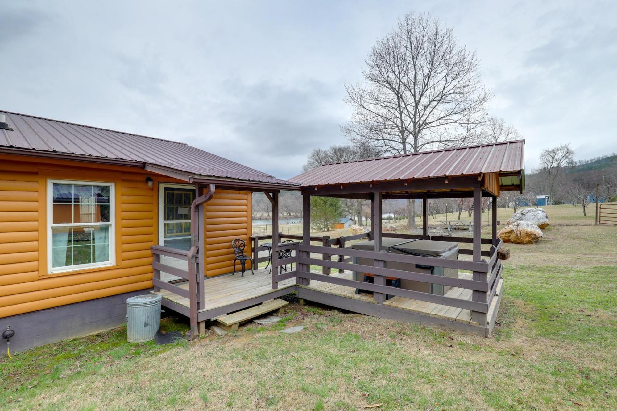 Riverfront Hot Springs Cabin With Private Hot Tub! Exterior foto