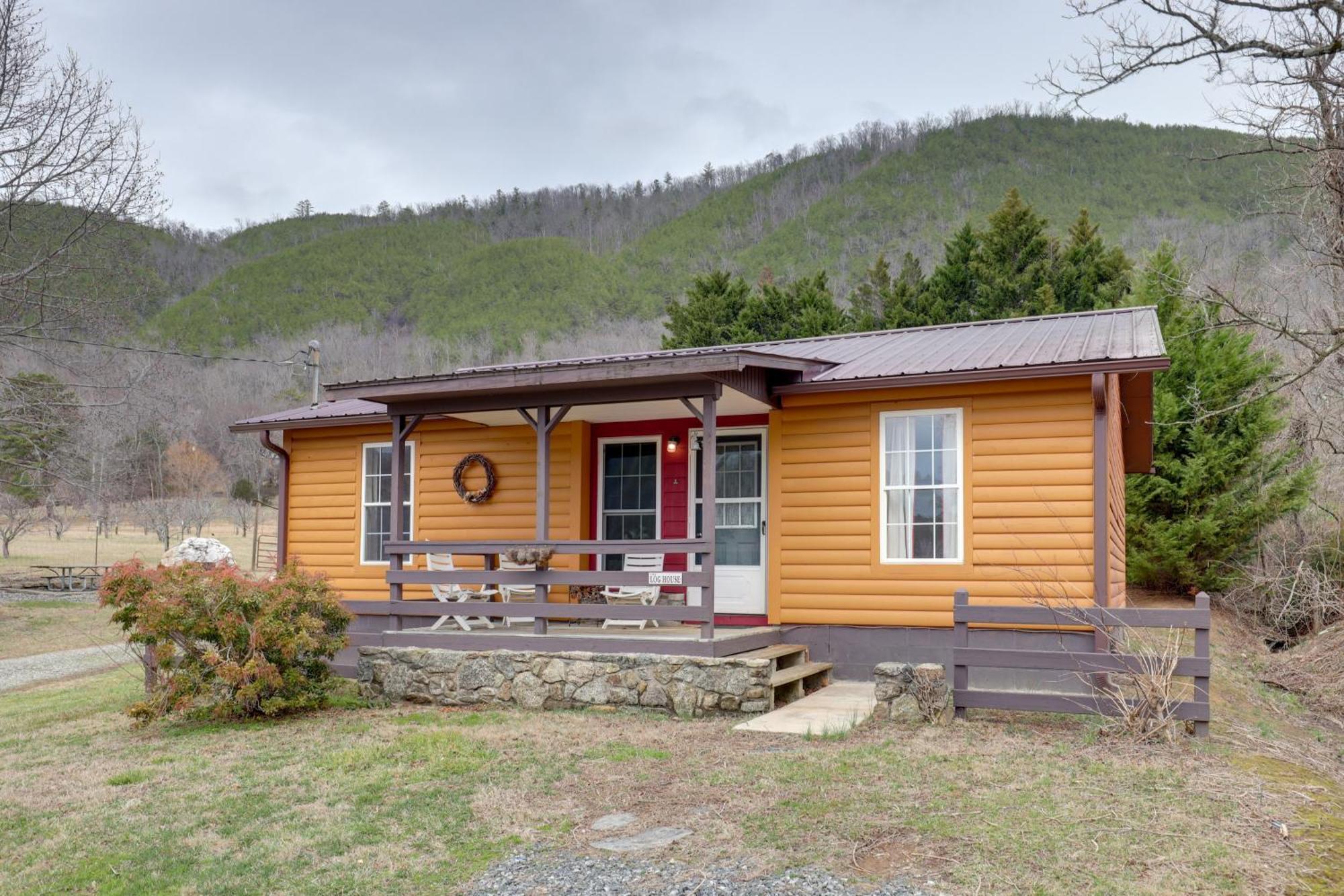 Riverfront Hot Springs Cabin With Private Hot Tub! Exterior foto