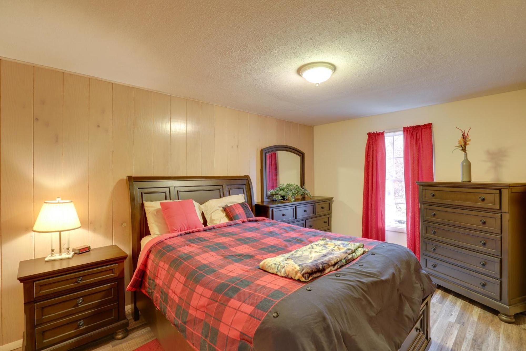 Riverfront Hot Springs Cabin With Private Hot Tub! Exterior foto