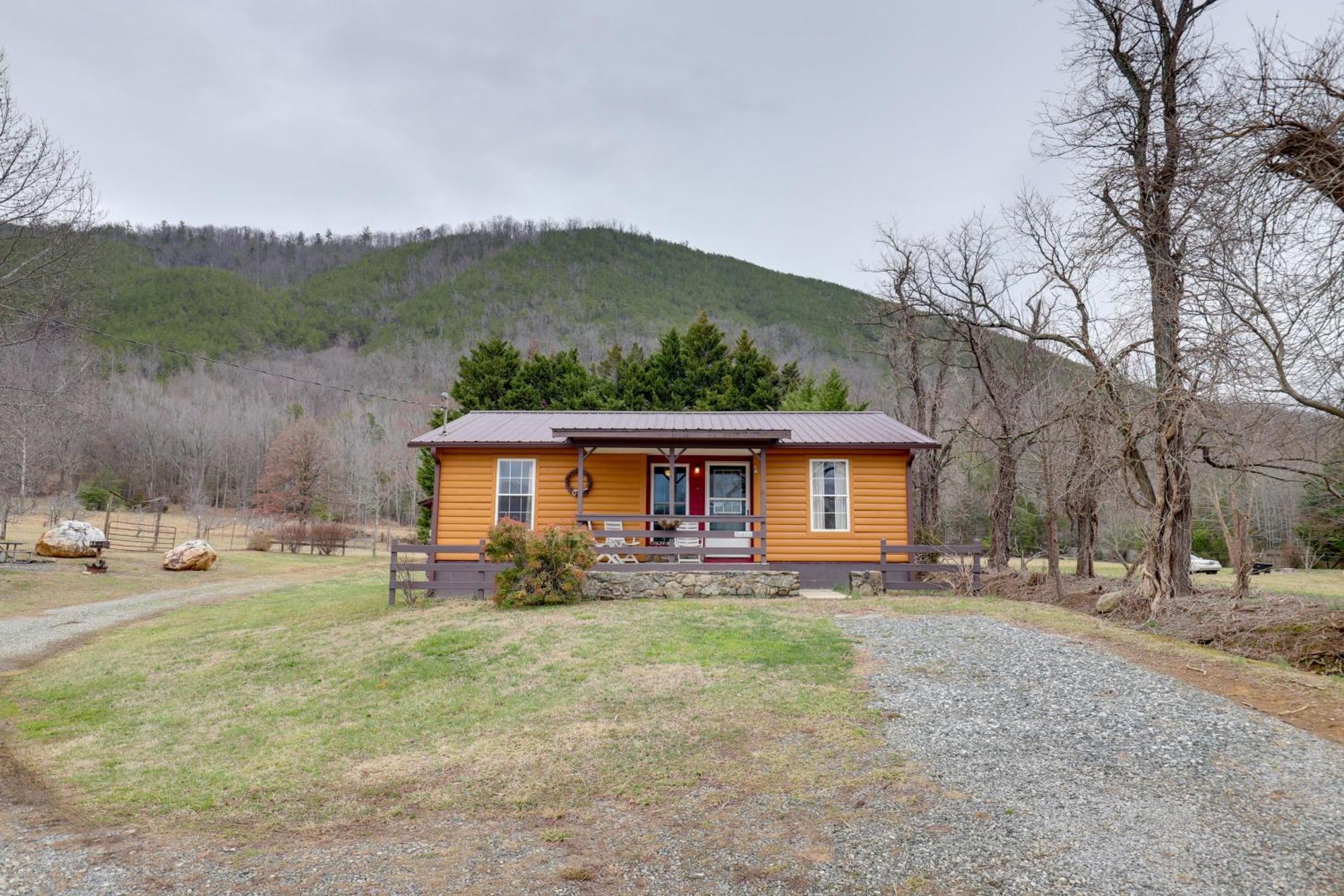 Riverfront Hot Springs Cabin With Private Hot Tub! Exterior foto